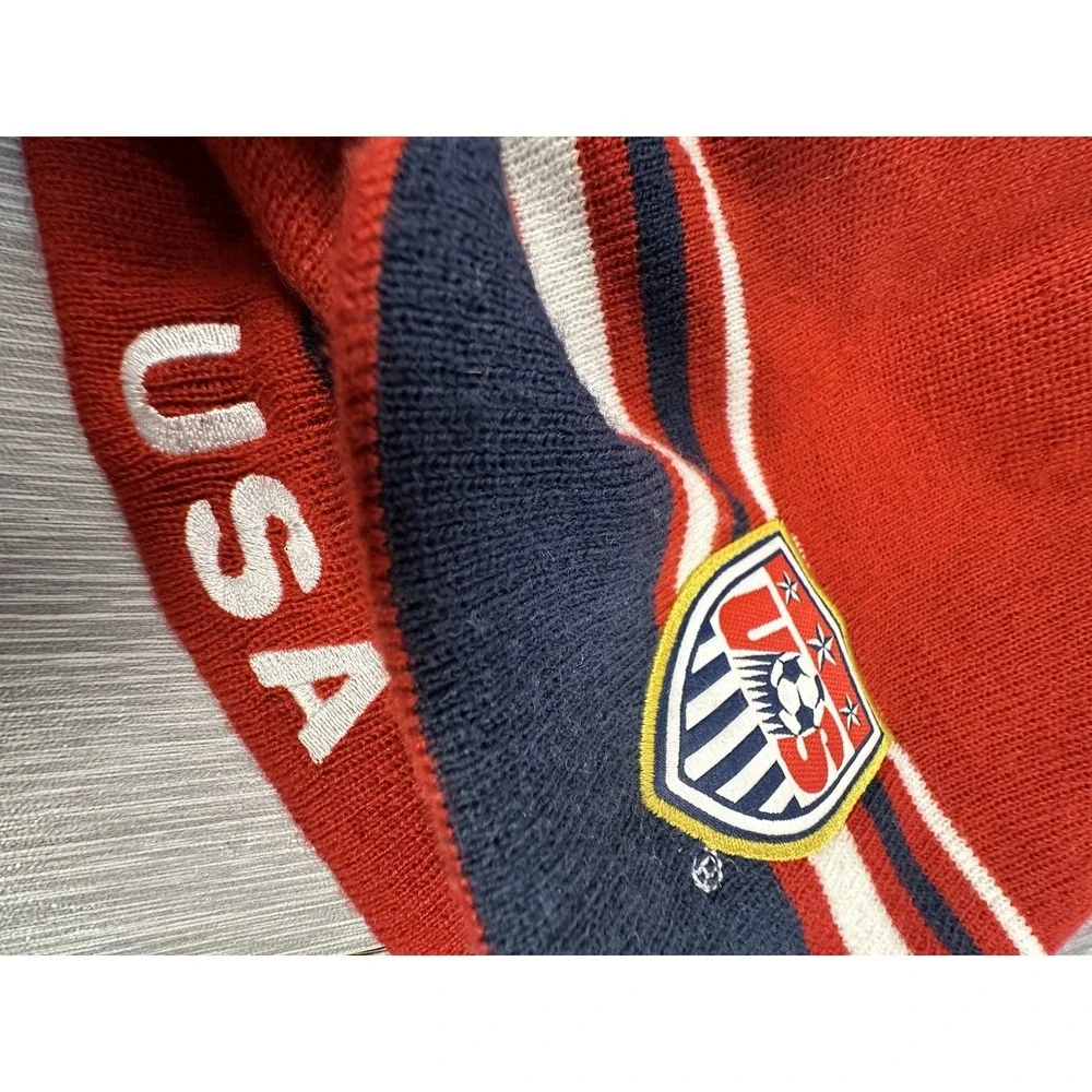 US Men's National SOCCER KNIT Beanie Hat: RED WHITE AND BLUE‎ Embroidered USA